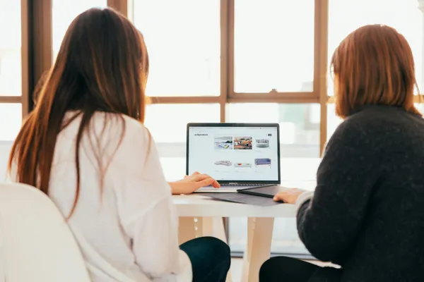 How to Set Client Expectations at Kickoff (What to Say and How to Say It)